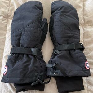 Canada Goose Black Mittens - Ladies Large